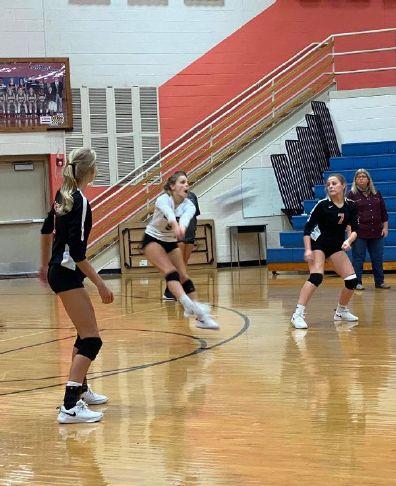 The Hinton Lady Bobcats volleyball team hosted Greenbrier East on Thursday, October 15. JV – 19-25 21-25 This is the JV's first loss