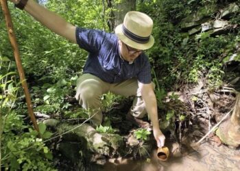 Me tasting the magnesia spring 