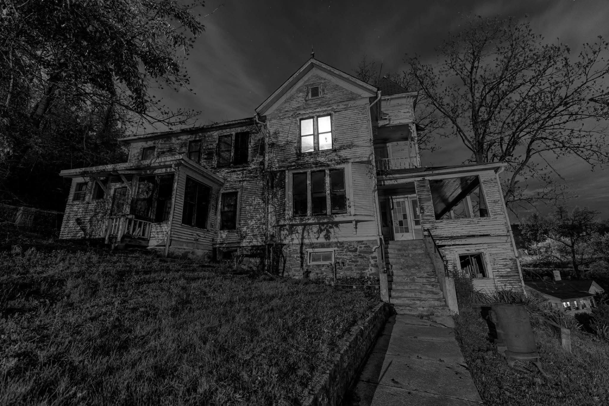 The Ellis Mansion in Ronceverte, WV. Photo credit Jeremy Riffe photography
