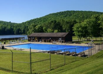 A view of part of Moncove Lake State Park (Photo: West Virginia State Parks)