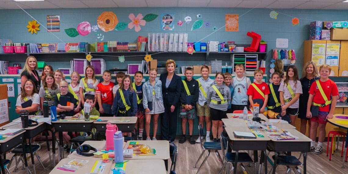 Secretary McMahon visits Fifth-Grade Students at Village of Barboursville Elementary School.